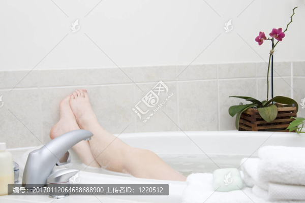 沐浴系列。腳II