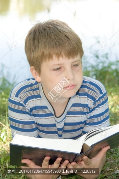 男孩讀的書(shū)