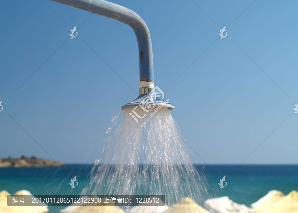 海灘沐浴-匯圖網(wǎng) www.fosd68.com 海灘沐浴