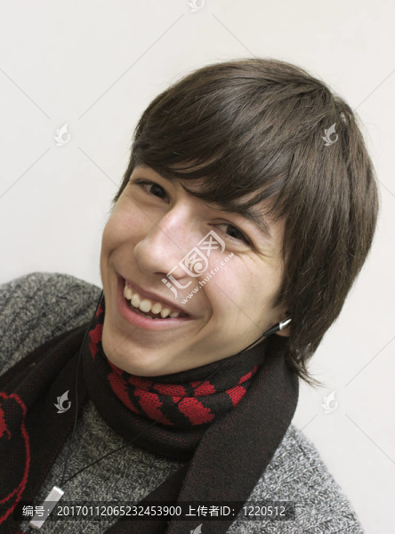 微笑的少女-匯圖網(wǎng) www.fosd68.com 微笑的少女