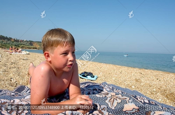 海灘上的男孩