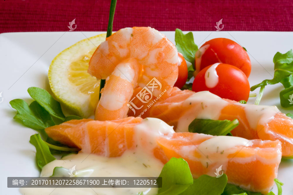 新鮮的三文魚(yú)