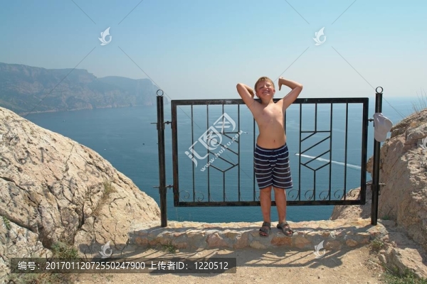 反對山和海的男孩