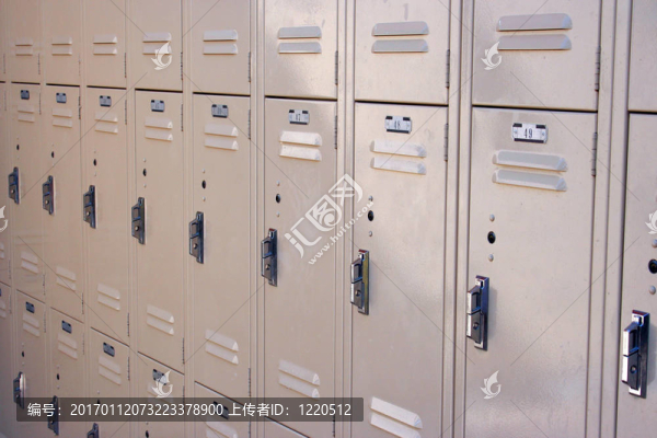 墻上的儲(chǔ)物柜