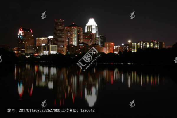 市中心的奧斯丁；德克薩斯在夜間
