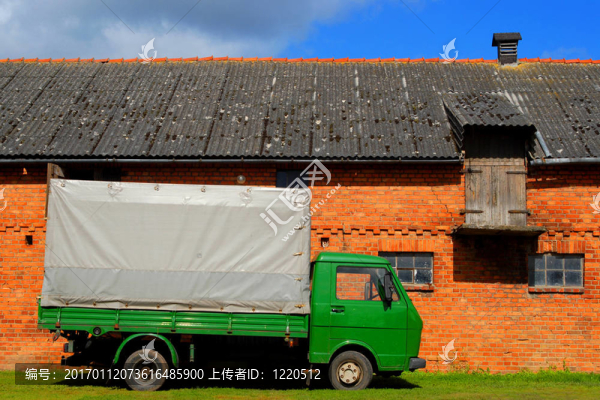 在農(nóng)場的卡車