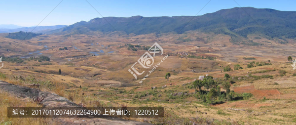 非常大的觀點(diǎn)在山谷；Andringitra公園；馬達(dá)加斯加；Panoramique
