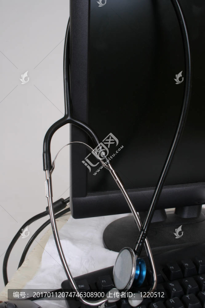 聽診器和筆記本電腦