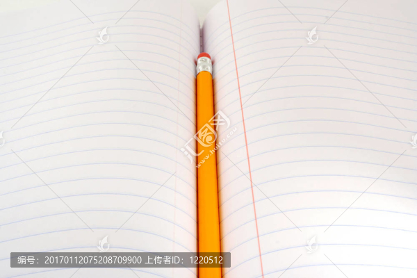 黃色鉛筆和記事本