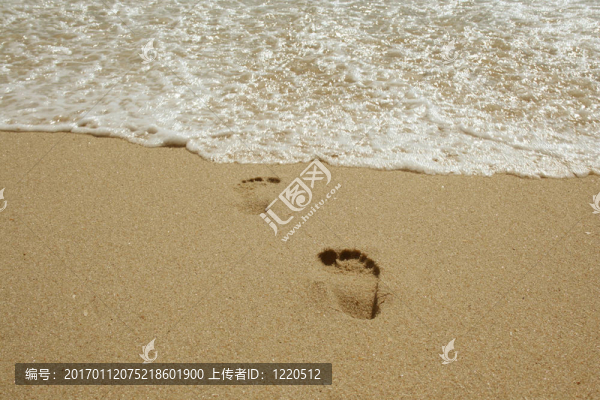沙灘上的腳印