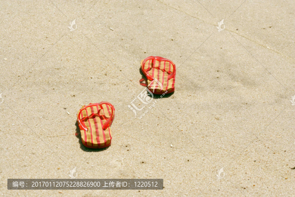海灘上的拖鞋