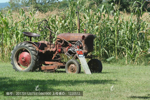舊拖拉機