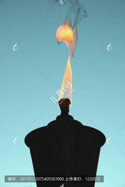 火炬的剪影