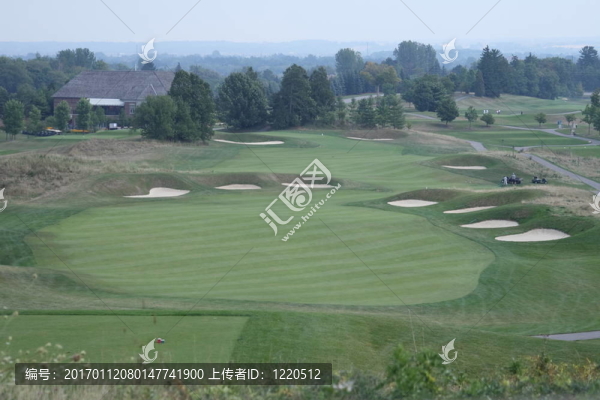 碉堡掩體后