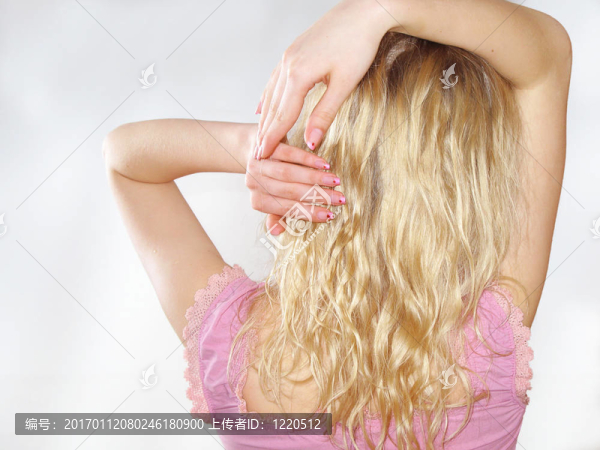 美麗的少女的手