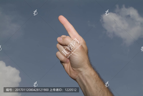 指著天空