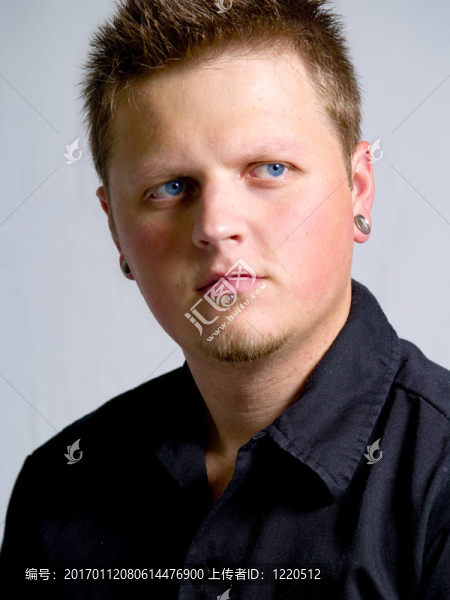 青年男性肖像-匯圖網(wǎng) www.fosd68.com 青年男性肖像