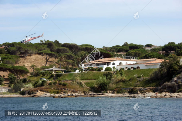 別墅的直升機(jī)-匯圖網(wǎng) www.fosd68.com 別墅的直升機(jī)