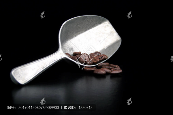 咖啡勺和豆子-匯圖網(wǎng) www.fosd68.com 咖啡勺和豆子