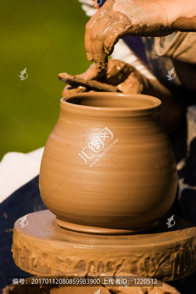 傳統(tǒng)的陶器