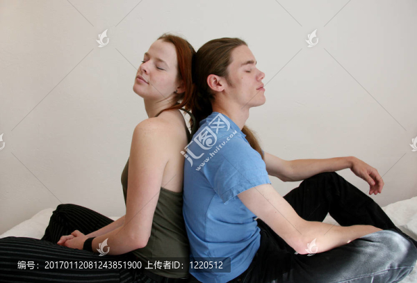 年輕夫婦的眼睛氯