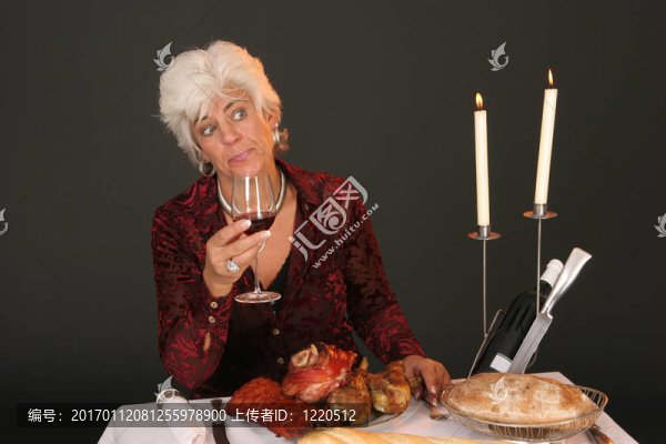 女人的酒杯