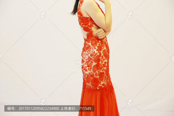 裙裝女模特,側(cè)面