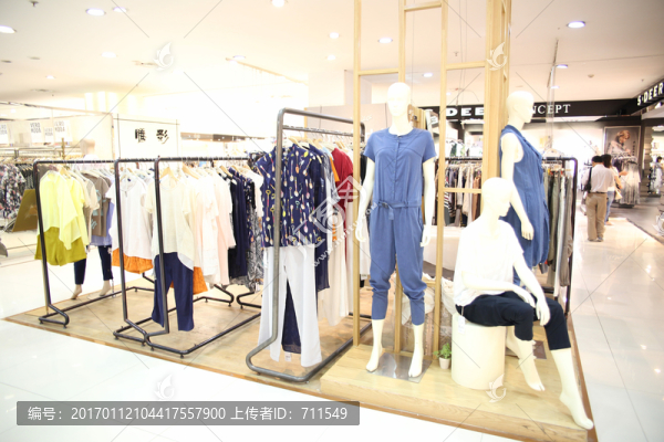 商場女裝專賣區(qū)