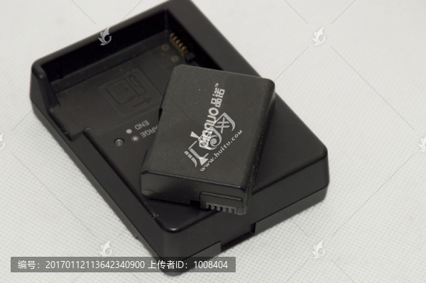 尼康黑色數(shù)碼相機充電器與電池