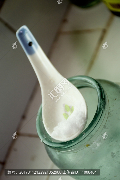 鹽盅和食鹽