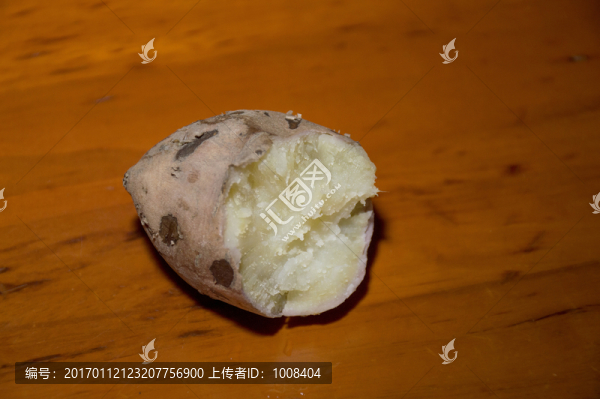 掰開的番薯紅薯可口新鮮