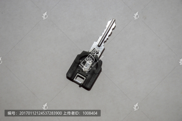 白色背景的鑰匙車鑰匙單車鑰匙