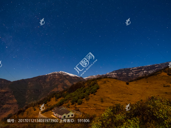 轎子雪山星夜景觀