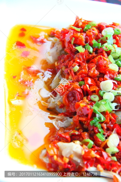 住家飯餸老兵剁椒蒸金菇魚頭