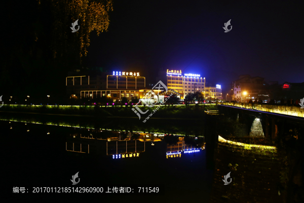 夜景倒影