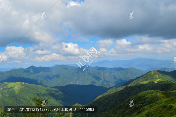 綿延起伏的山脈