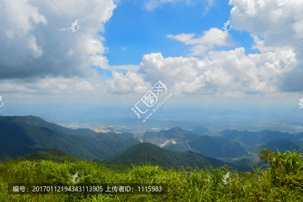 綿延起伏的山脈