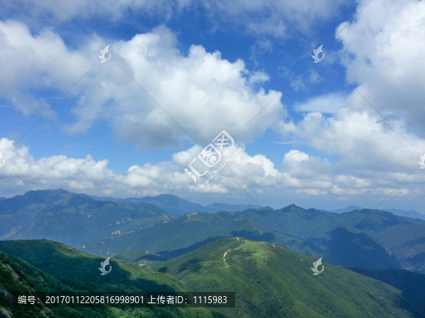 綿延起伏的山脈