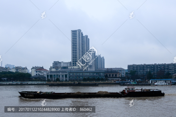 雨霧蒙蒙的甬江兩岸,寧波甬江風(fēng)