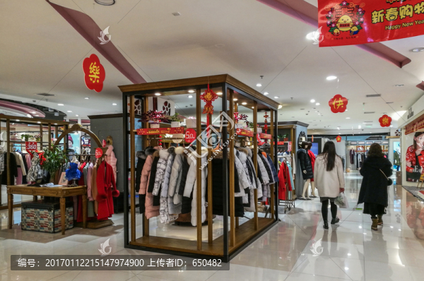 商場(chǎng)內(nèi)景
