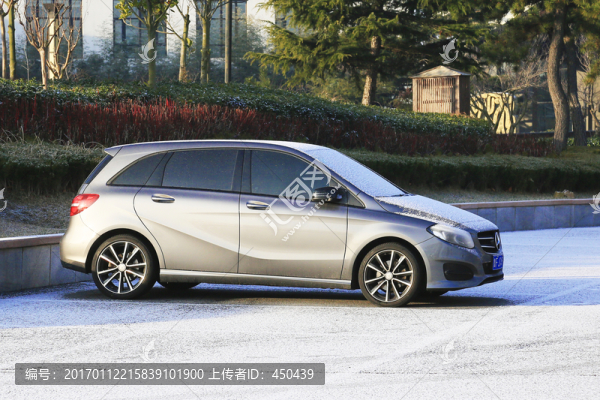 雪天停車場