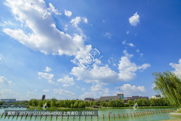 碧水藍天城市風光