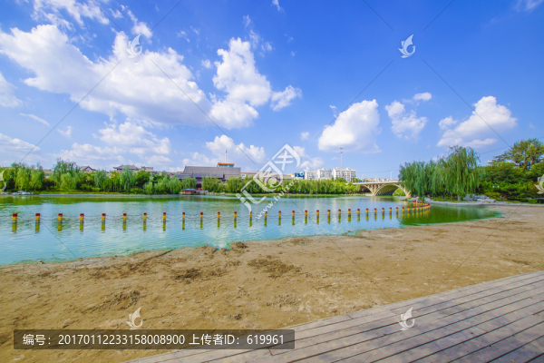 碧水藍天城市風光