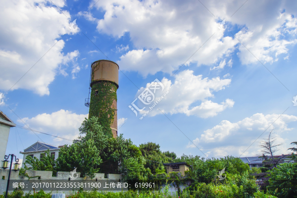 老水塔藍(lán)天白云