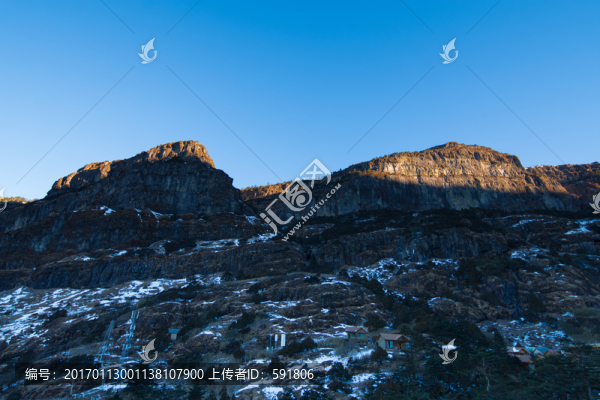 日出轎子雪山風光