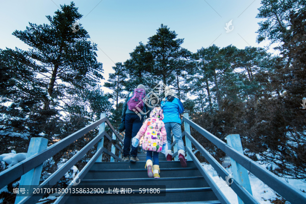 三口之家游覽轎子雪山
