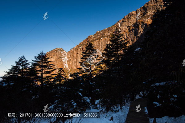 轎子雪山一線天遠(yuǎn)眺