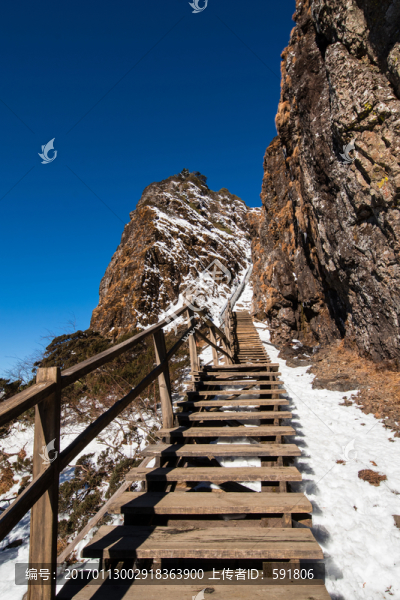 轎子雪山一線天仰視