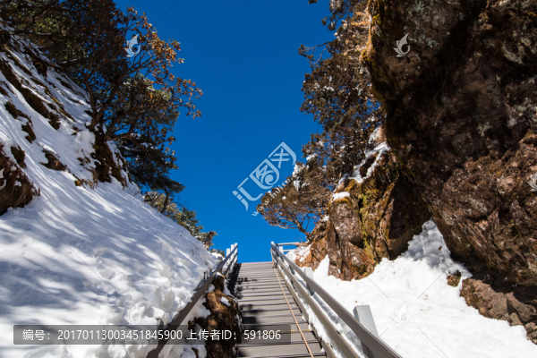 轎子雪山一線天頂端