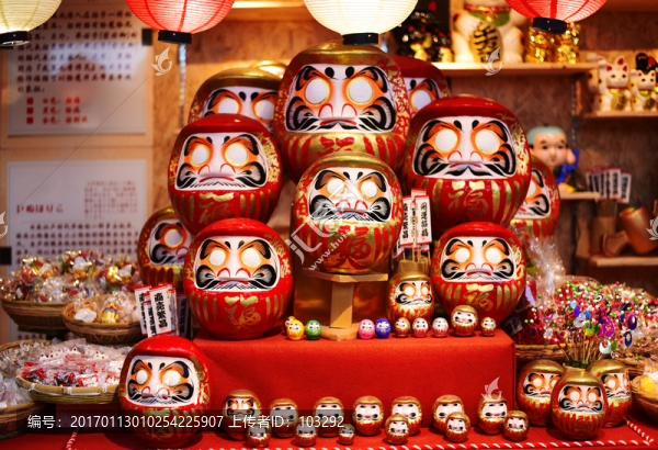 日本新年吉祥物,達(dá)摩不倒翁